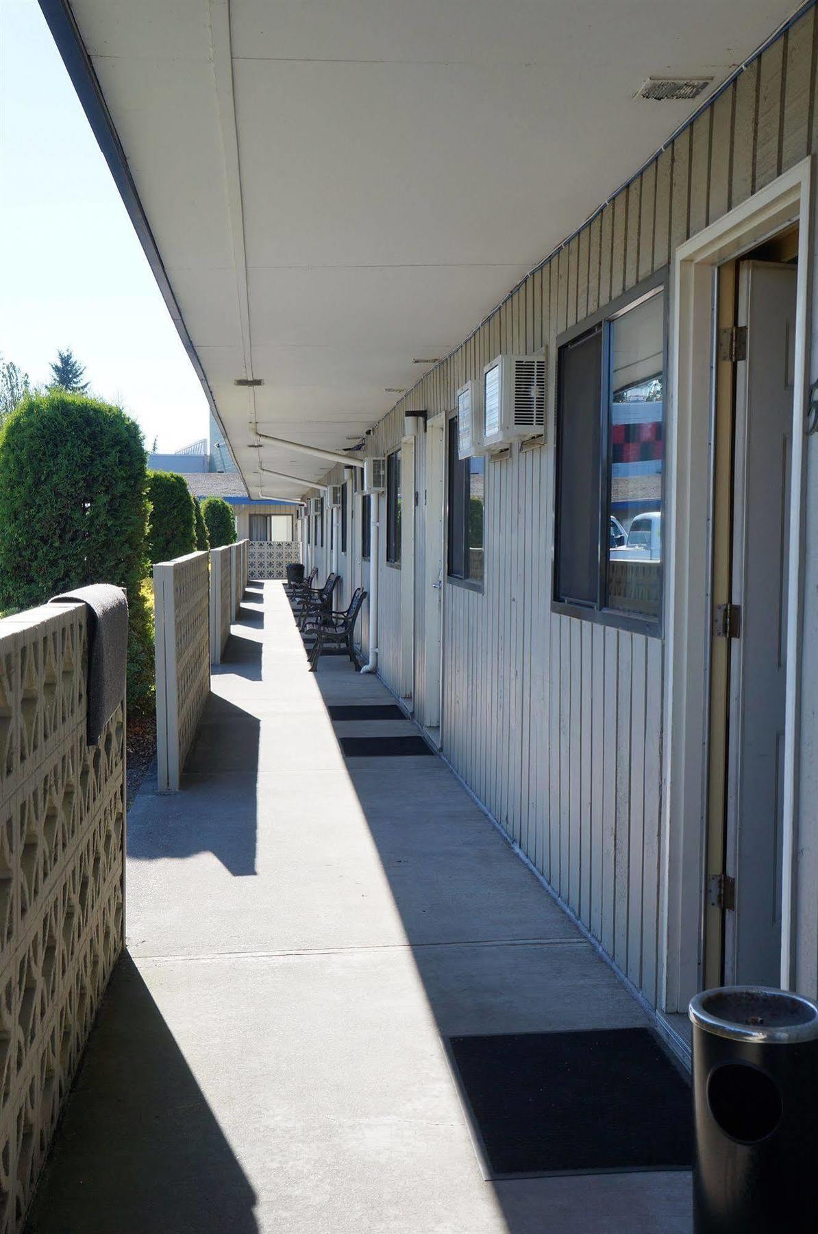 Westward Inn & Suites Langley Exterior foto